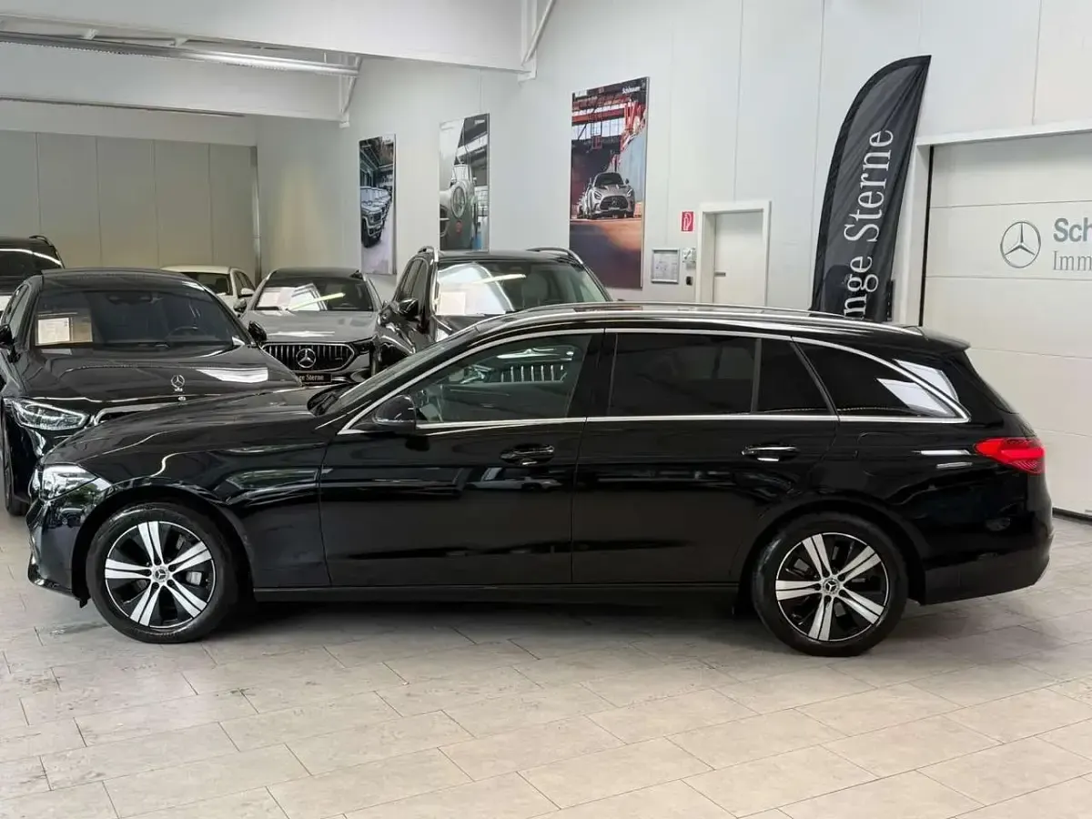 Gebraucht Mercedes C300e Avantgarde 313 PS (230 kW) 2023 Schwarz Limousine