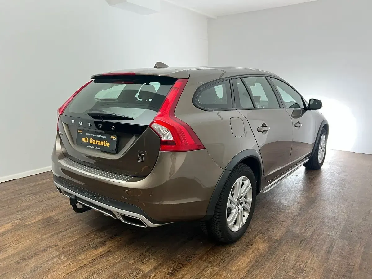 Gebraucht Volvo V60 CC 190 PS (139 kW) 2017 Braun Kombi