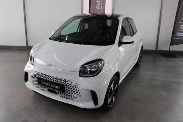 Karosserie in white Gebraucht 2021 Smart ForFour Electric Drive Limousine | 14.490 € (Teuer) - Bild 1/4