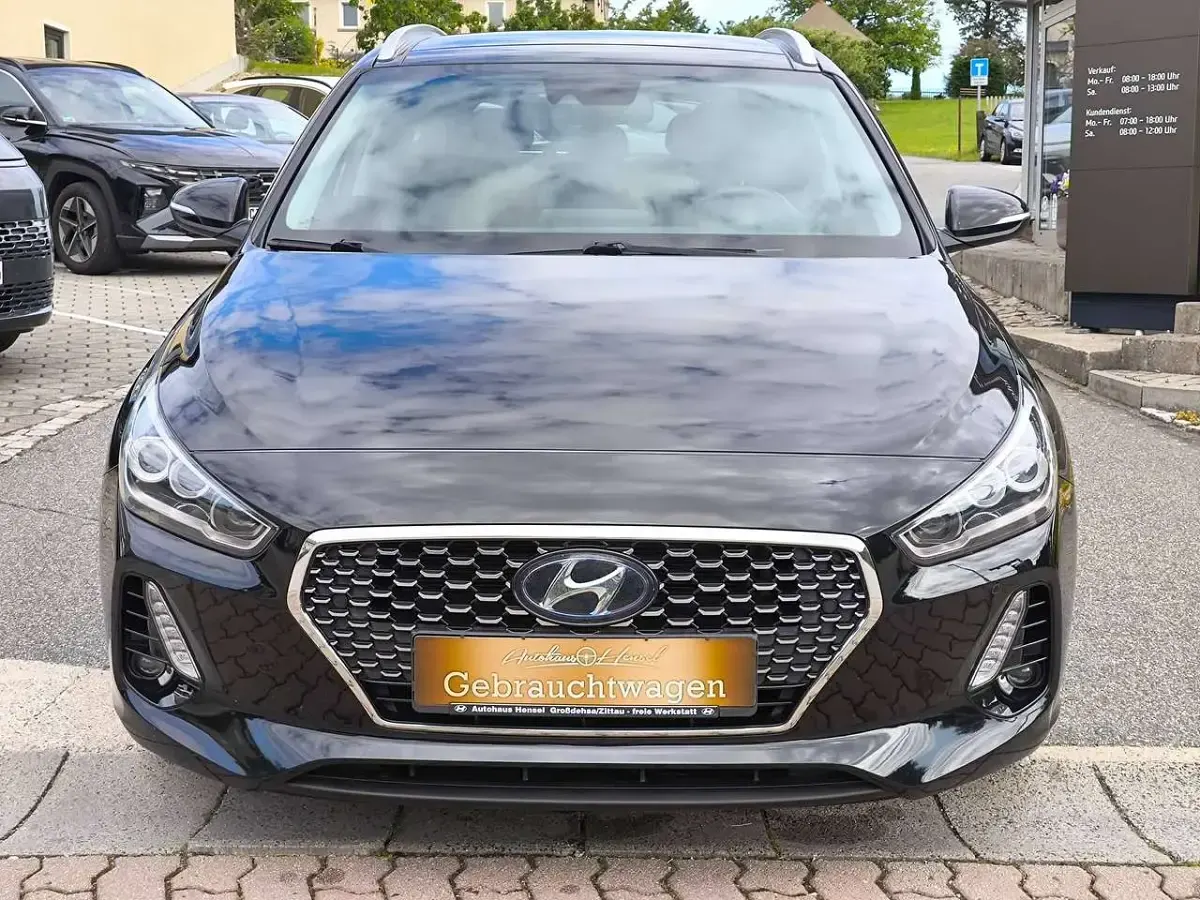 Gebraucht Hyundai i30 Premium 140 PS (102 kW) 2018 Phantom black Kombi