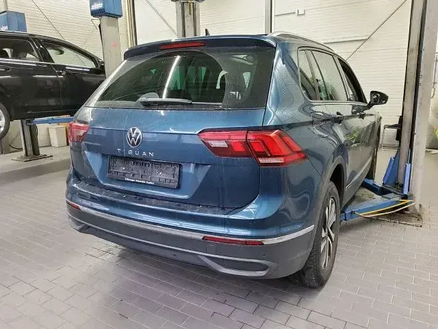Gebraucht VW Tiguan Active 150 PS (110 kW) 2021 Nightshade blue metallic SUV
