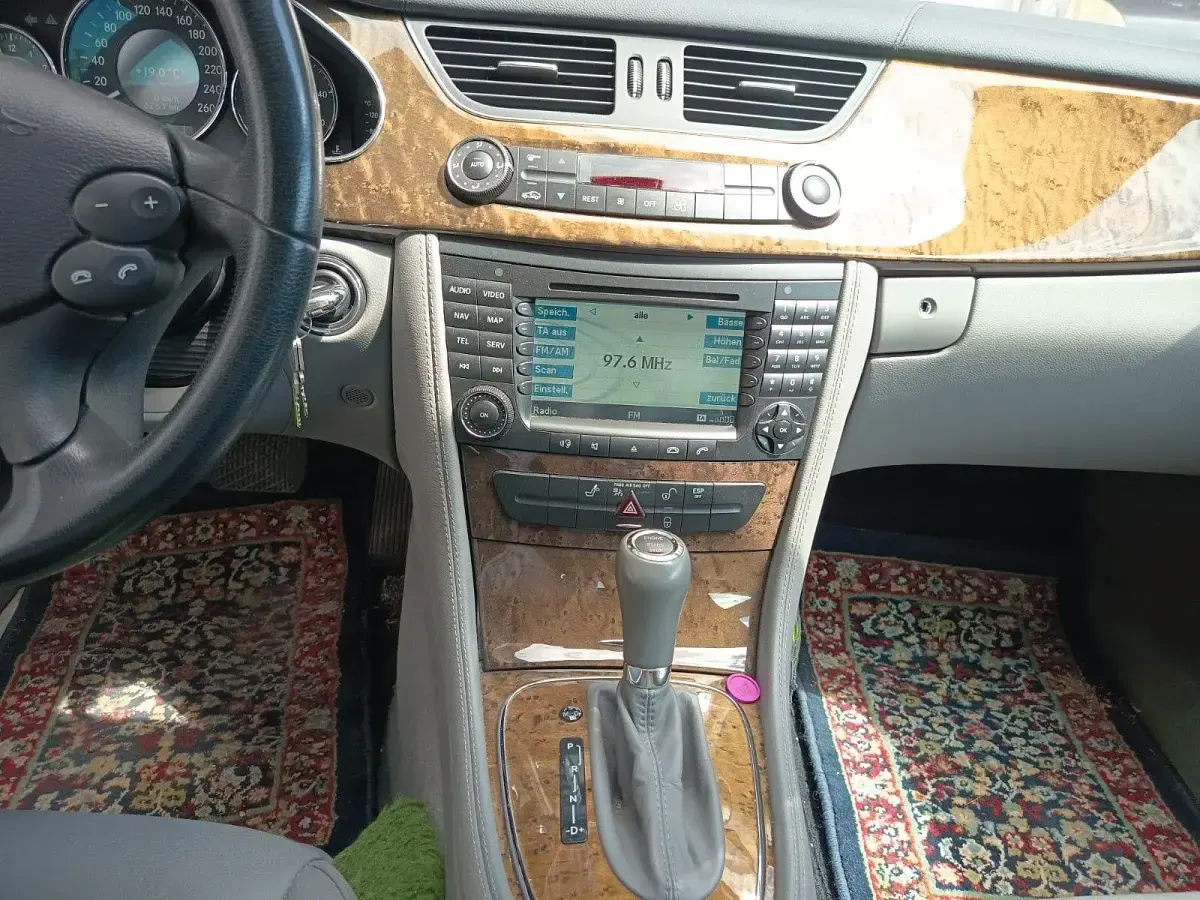 Gebraucht Mercedes CLS320 224 PS (164 kW) 2009 Grau Coupé