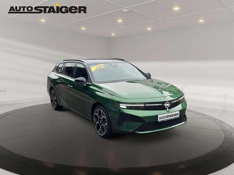 Neu Opel Astra Ultimate 145 PS (106 kW) 2026 Klover grün ( metallic ) Kombi