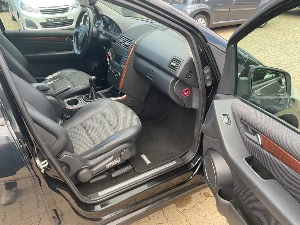 Gebraucht Mercedes A160 82 PS (60 kW) 2012 Schwarz Kleinwagen