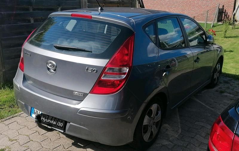 Gebraucht Hyundai i30 90 PS (66 kW) 2012 Grau Limousine