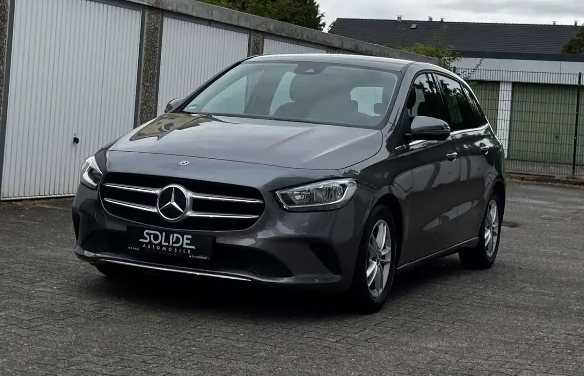 Gebraucht Mercedes B180 136 PS (100 kW) 2019 Grau Kleinwagen