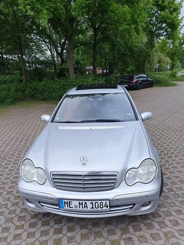 Silber Gebraucht 2006 Mercedes C220 Classic Limousine | 3.300 € (Fairer Preis) - Bild 1/4