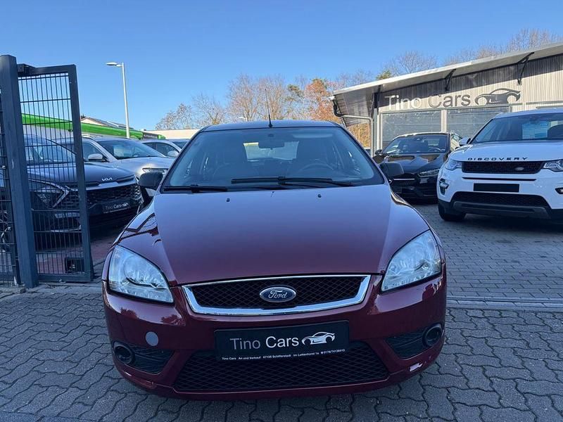 Gebraucht Ford Focus Trend 101 PS (74 kW) 2005 Rot Limousine