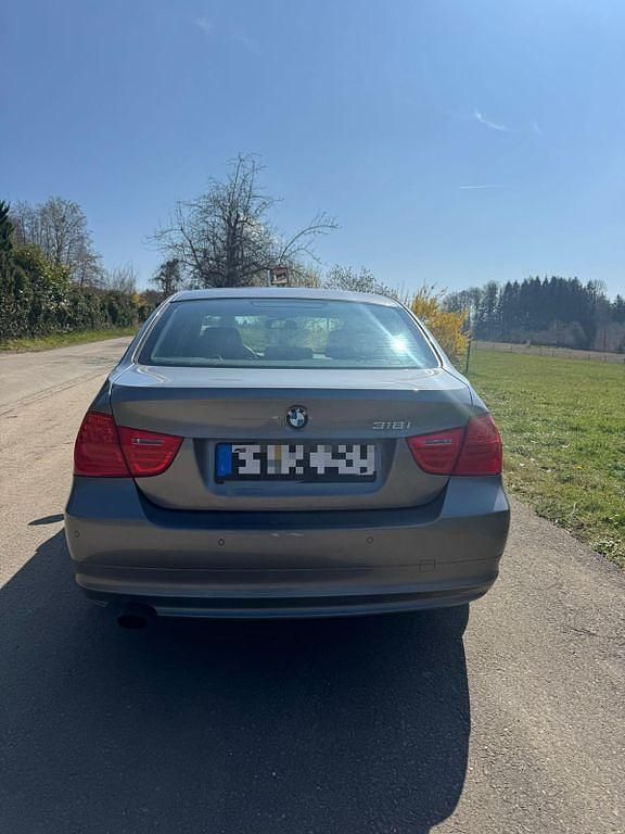Second-hand BMW 318 Performance 143 CP (105 kW) 2011 Gri Berlinǎ