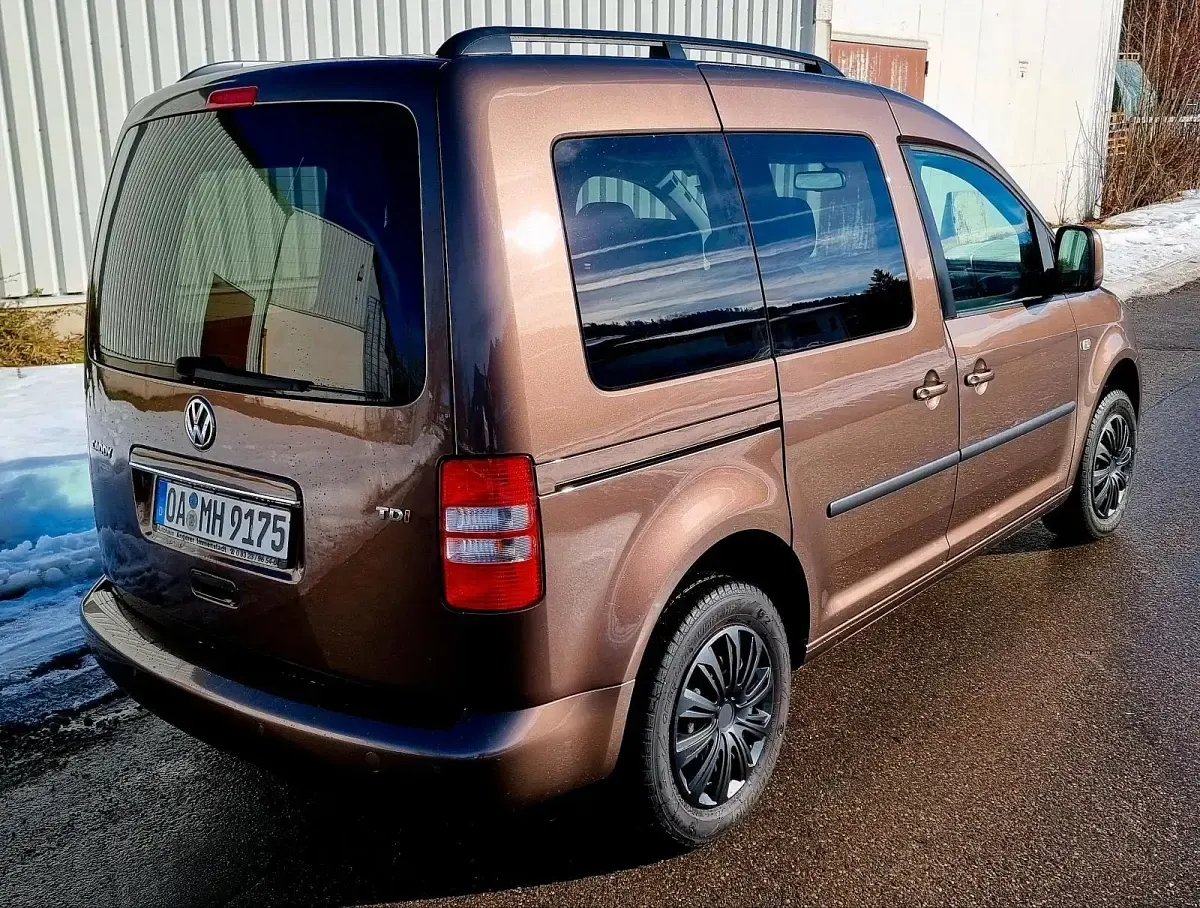 Usata VW Caddy 101 CV (74 kW) 2015 Marrone Monovolume