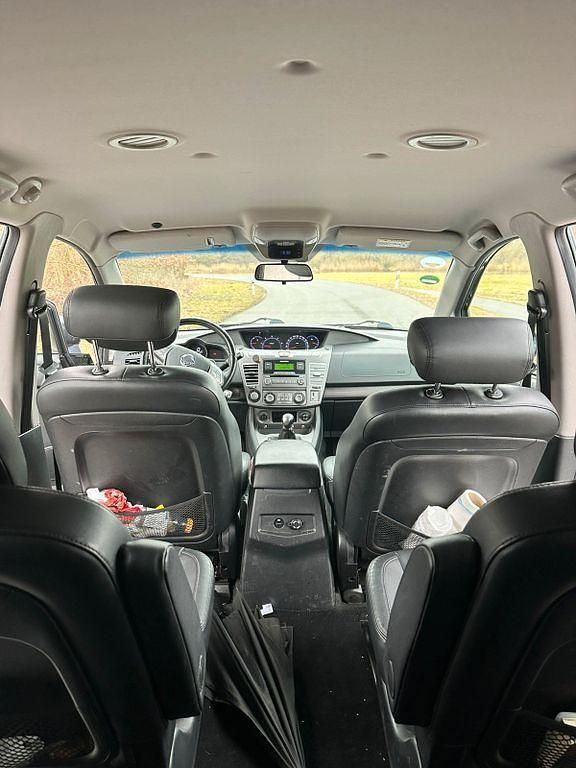 Gebraucht SsangYong Rodius 178 PS (130 kW) 2018 Grau Van / Kleinbus