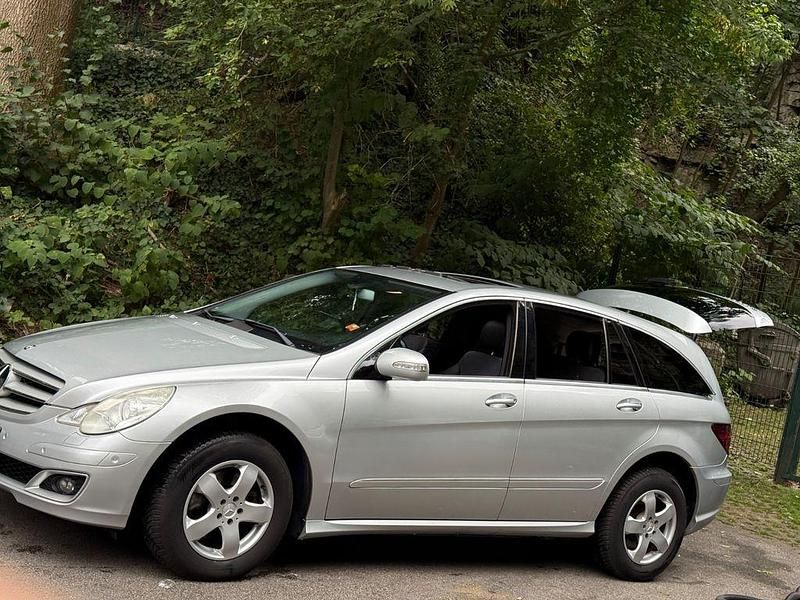 Silber Gebraucht 2009 Mercedes R320 Van / Kleinbus | 10.500 € (Teuer) - Bild 1/4