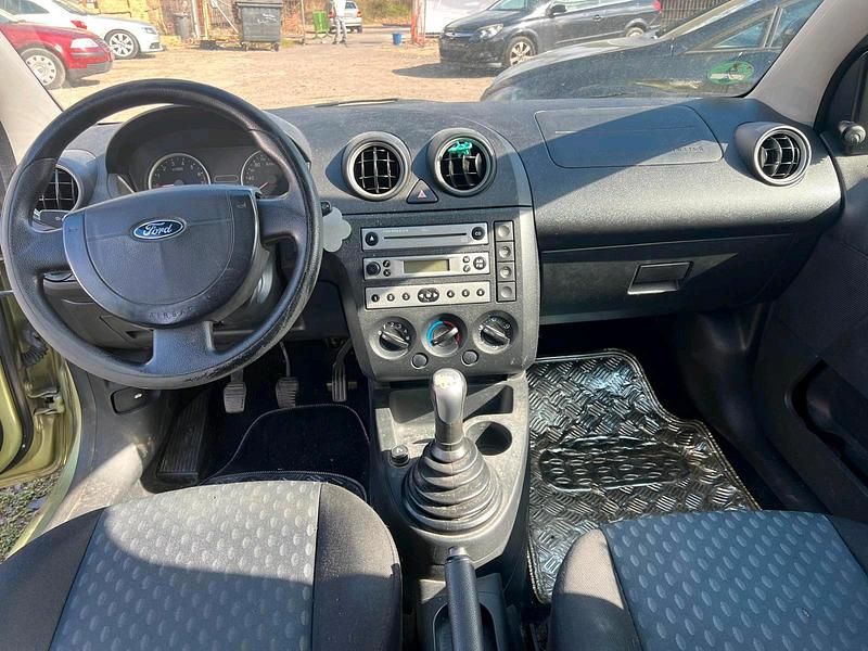 Gebraucht Ford Fiesta 69 PS (50 kW) 2005 Grün Kleinwagen