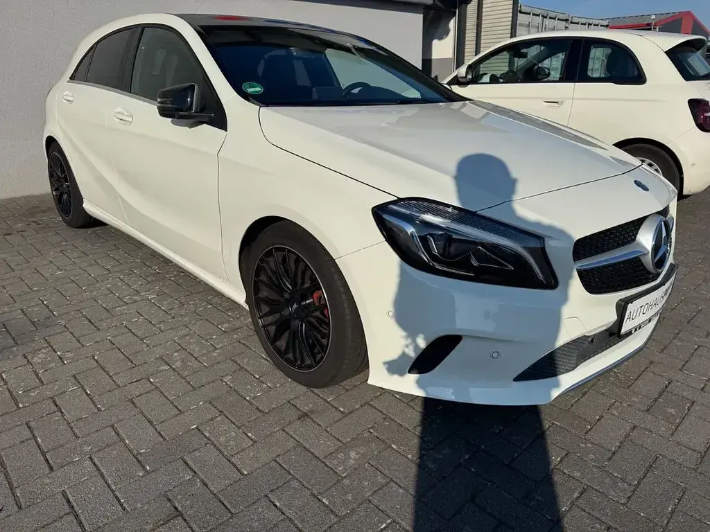 Gebraucht Mercedes A180 122 PS (89 kW) 2016 Weiß Kleinwagen