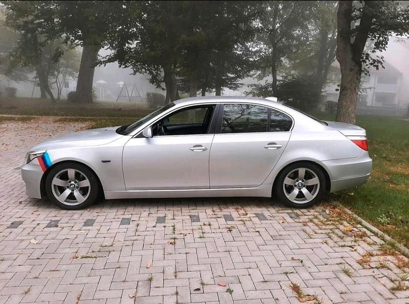 Gebraucht BMW 523 180 PS (132 kW) 2008 Silber Limousine