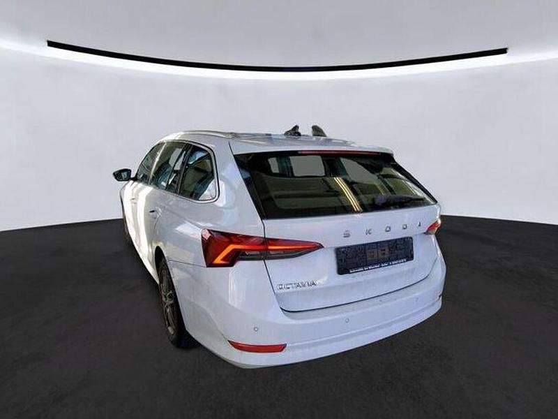 Gebraucht Skoda Octavia First Edition 150 PS (110 kW) 2021 Weiß Kombi