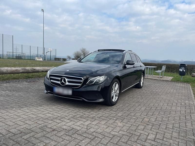 Gebraucht Mercedes E220 194 PS (142 kW) 2017 Schwarz Kombi
