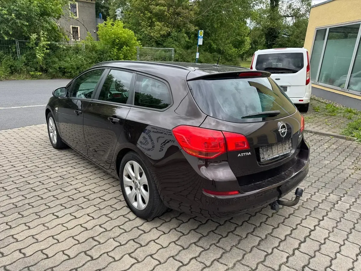 Gebraucht Opel Astra 125 PS (91 kW) 2012 Braun Kombi