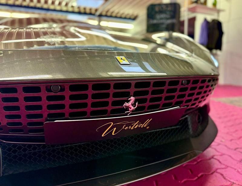 Neu Ferrari Roma 620 PS (456 kW) 2025 Grau Coupé