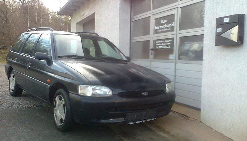 Gebraucht Ford Escort 90 PS (66 kW) 1996 Grün Kombi