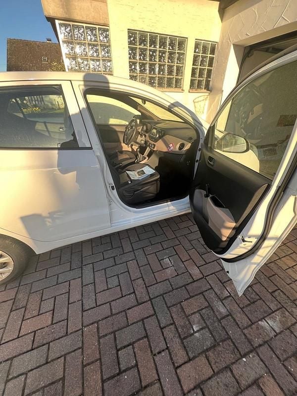 Second-hand Hyundai i10 67 CP (49 kW) 2015 Alb Hatchback