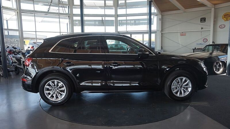Gebraucht Audi Q5 Sport 163 PS (119 kW) 2021 Mythosschwarz metallic SUV