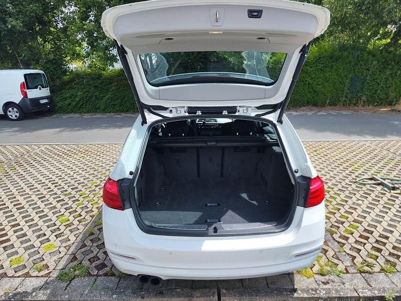 Gebraucht BMW 320 Advantage 184 PS (135 kW) 2018 Weiß Limousine