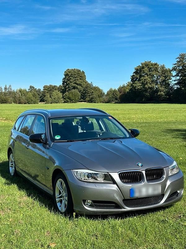 Grau Gebraucht 2012 BMW 320 Kombi | 9.500 € (Superpreis) - Bild 1/4