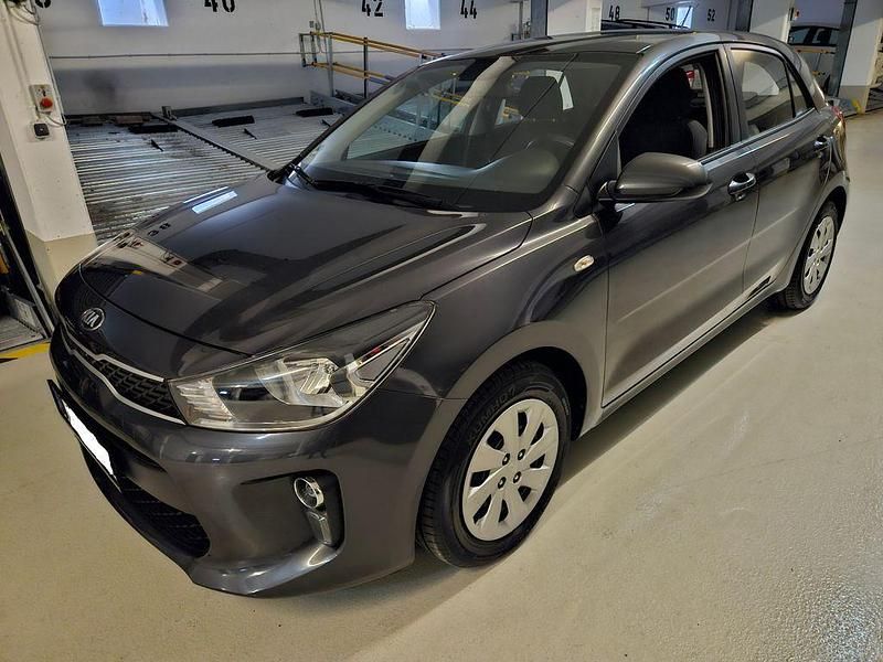 Schwarz Gebraucht 2018 Kia Rio Limousine | 10.900 € (Fairer Preis) - Bild 1/4