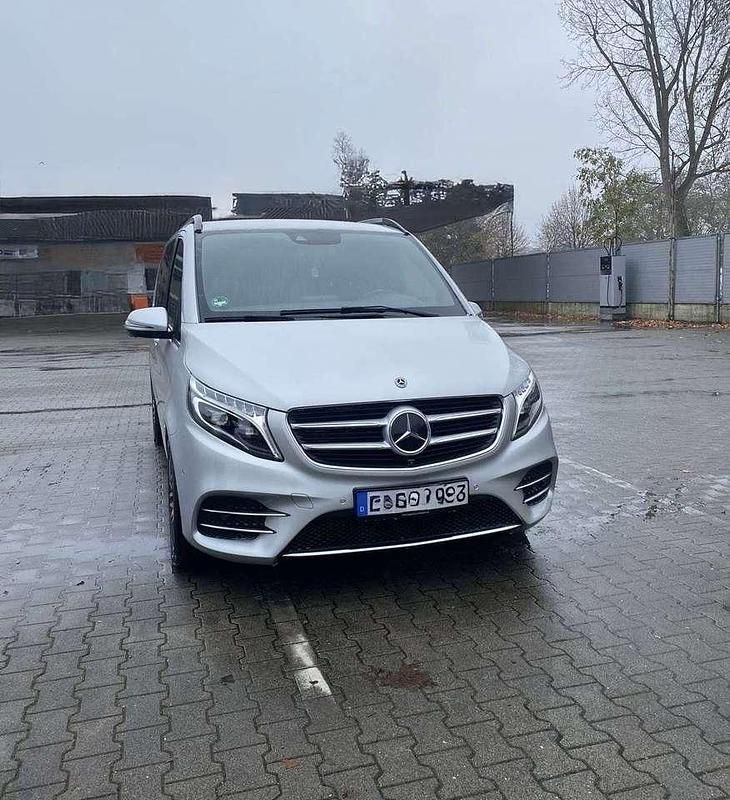Silber Gebraucht 2019 Mercedes V250 Avantgarde Edition Van / Kleinbus | 56.500 € - Bild 1/4