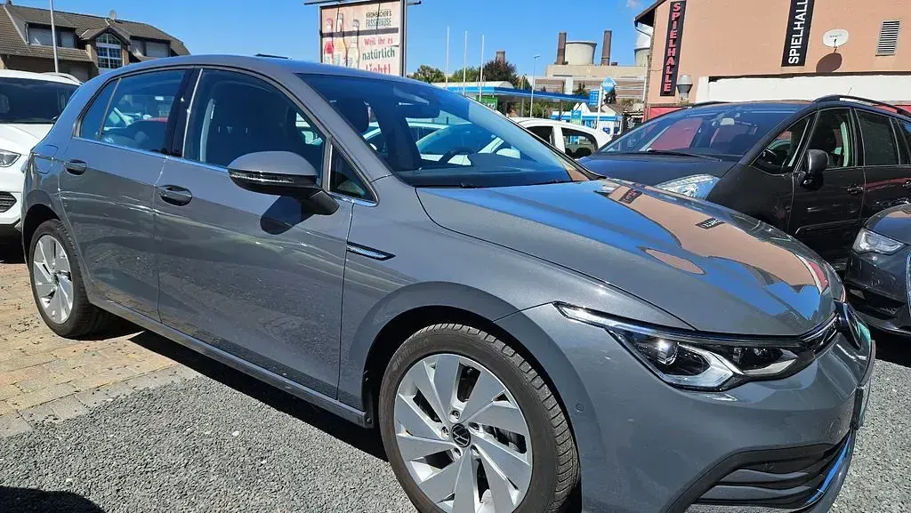 Gebraucht VW Golf VIII Style 131 PS (96 kW) 2020 Delfingrau Limousine