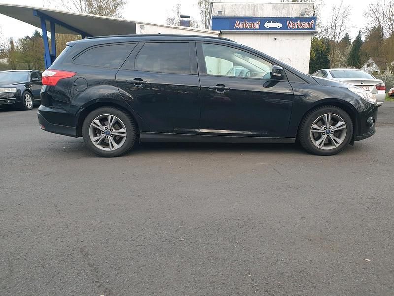 Second-hand Ford Focus 110 CP (80 kW) 2014 Negru Break