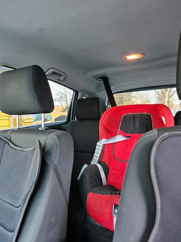 Blau Gebraucht 2005 Toyota Corolla Verso Van / Kleinbus | 3.700 € (Fairer Preis) - Bild 1/4