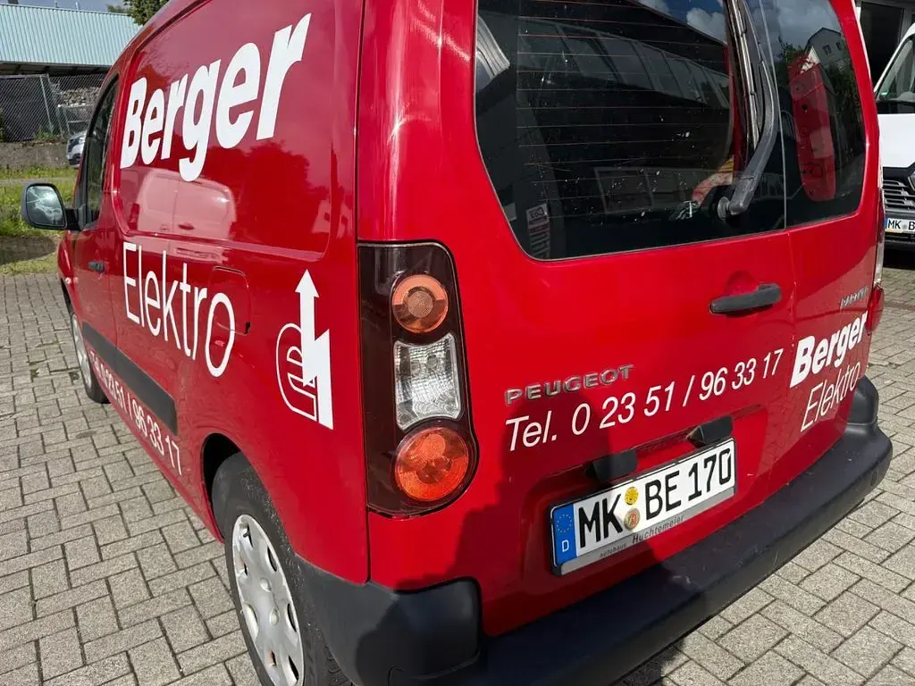 Gebraucht Peugeot Partner 90 PS (66 kW) 2014 Rot