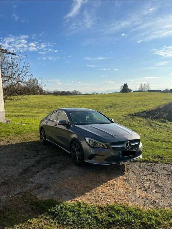 Grau Gebraucht 2016 Mercedes CLA180 Limousine | 16.500 € (Guter Preis) - Bild 1/4