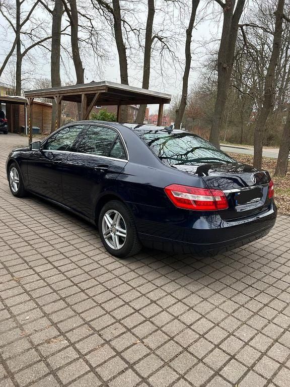 Gebraucht Mercedes E200 136 PS (100 kW) 2012 Blau Limousine