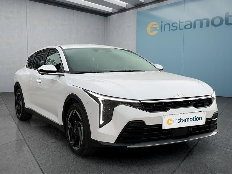 Neu Kia K4 150 PS (110 kW) 2025 Weiß Limousine