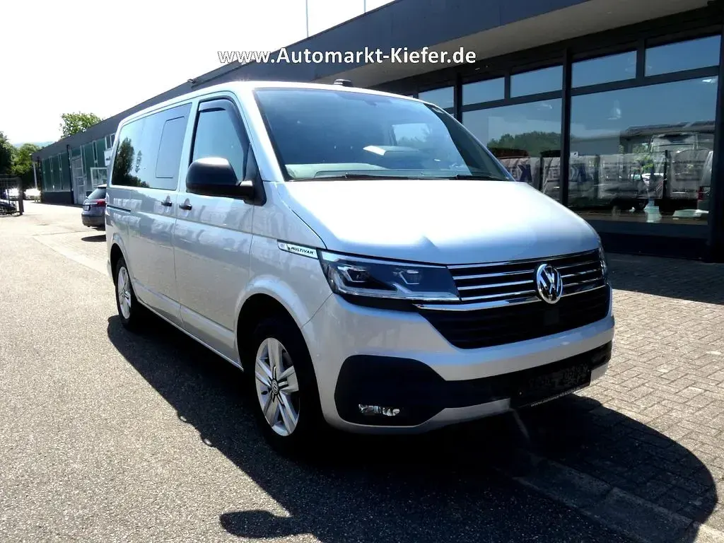Gebraucht VW Multivan 150 PS (110 kW) 2021 Silber Van / Kleinbus
