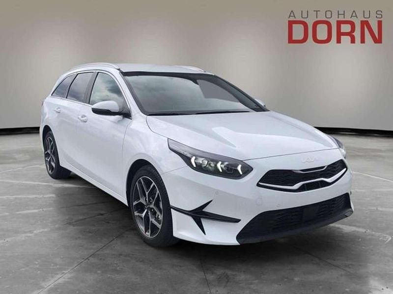 Neu Kia Ceed 99 PS (72 kW) 2026 Carraraweiss Kleinwagen