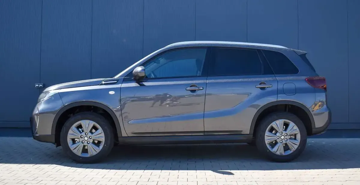 Neu Suzuki Vitara Comfort 109 PS (80 kW) 2026 Grau SUV