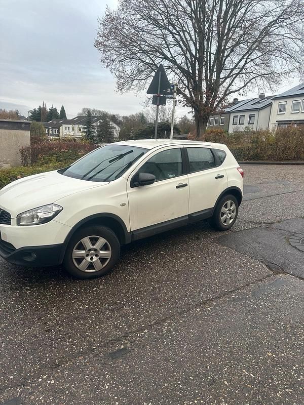 Weiß Gebraucht 2013 Nissan Qashqai SUV | 4.990 € (Guter Preis) - Bild 1/4
