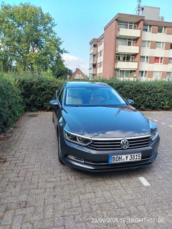 Grau Gebraucht 2016 VW Passat Comfortline Kombi | 8.000 € (Superpreis) - Bild 1/4