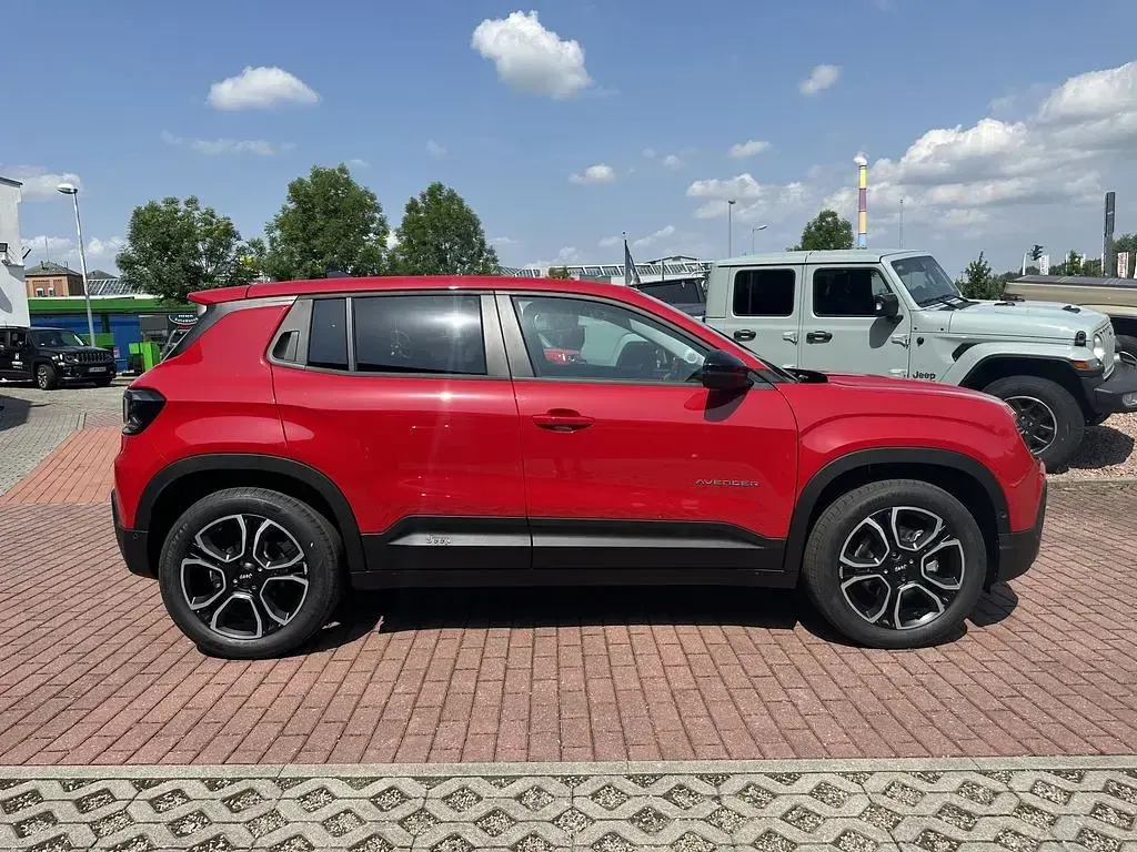 Gebraucht Jeep Avenger EV Summit 114 kW (156 PS) 2024 Rot SUV