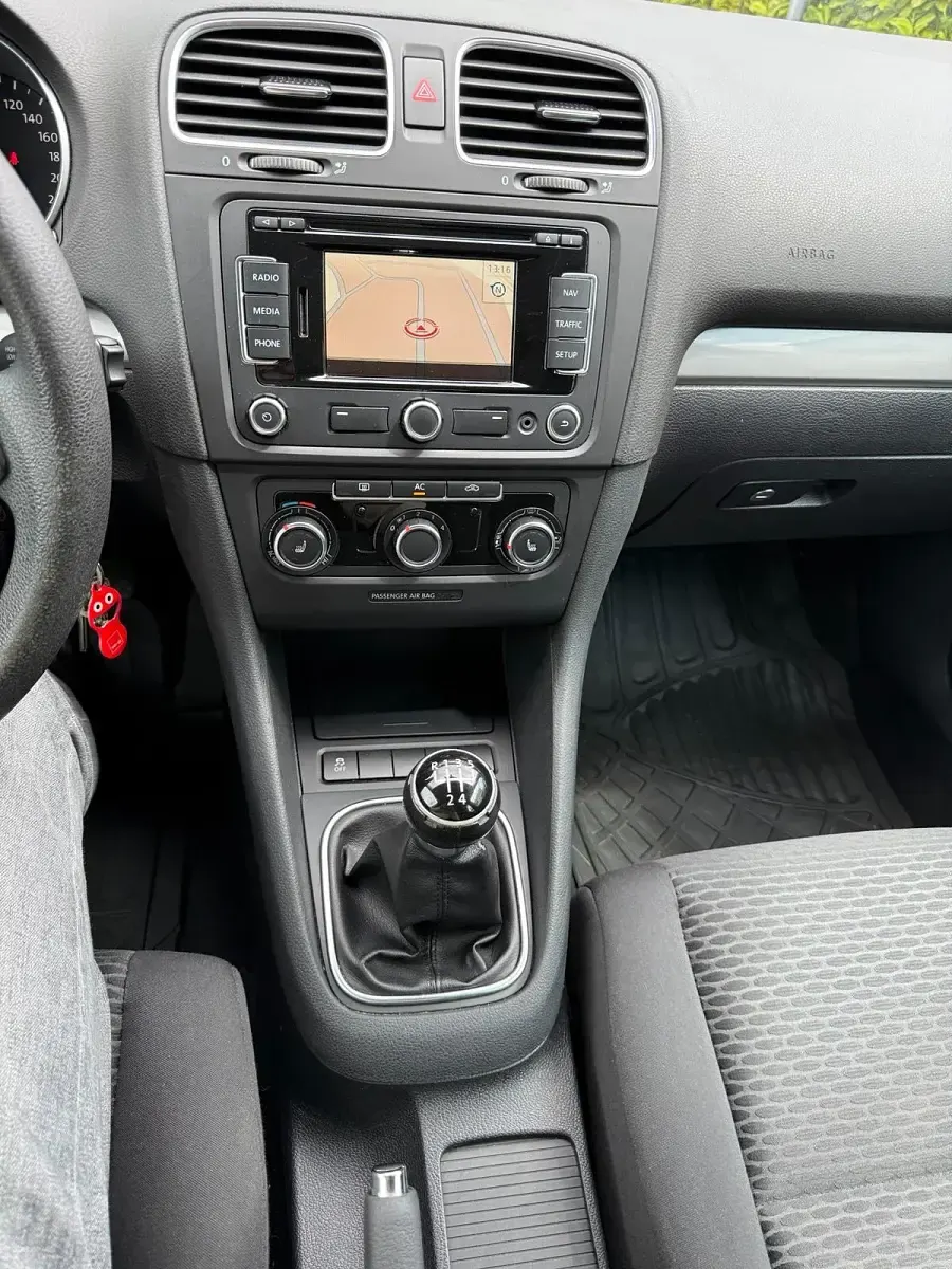Gebraucht VW Golf VI 105 PS (77 kW) 2011 Silber Kleinwagen