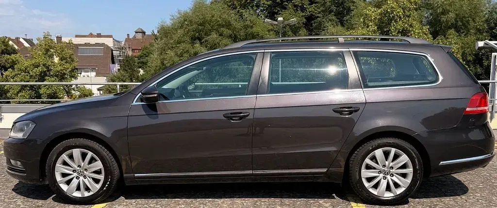 Gebraucht VW Passat Comfortline 140 PS (102 kW) 2011 Braun Kombi