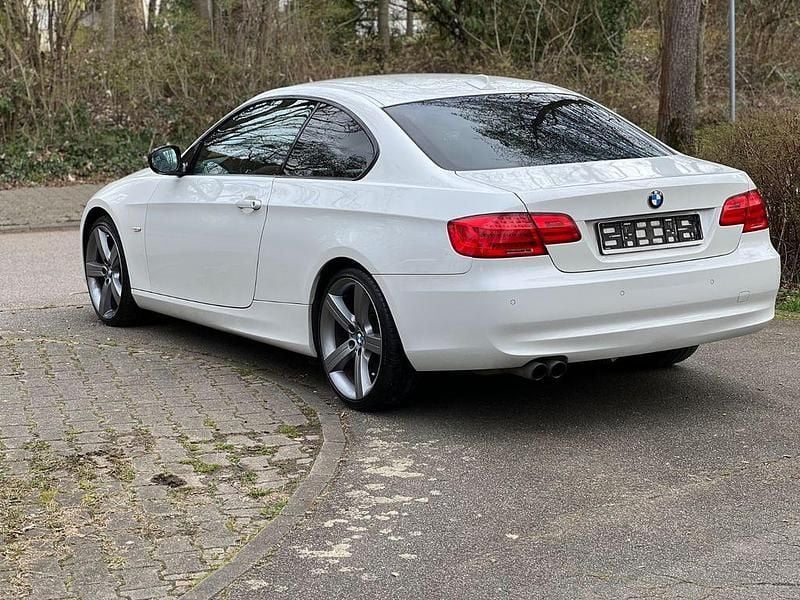 Gebraucht BMW 330 Performance 272 PS (200 kW) 2011 Weiß Coupé