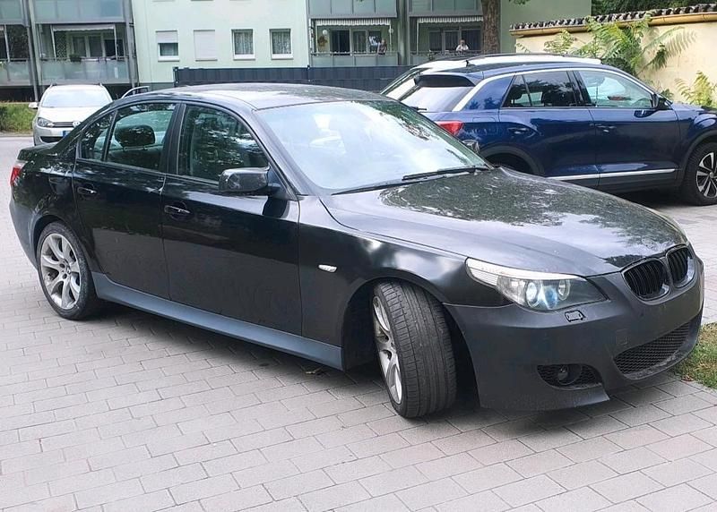 Schwarz Gebraucht 2004 BMW 545 M Sport Limousine | 5.200 € - Bild 1/4
