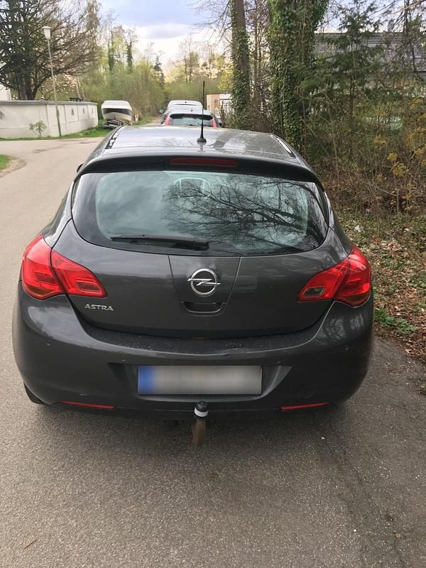 Gebraucht Opel Astra 85 PS (62 kW) 2010 Grau Limousine