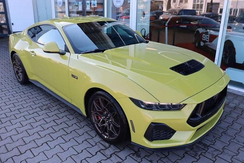 Neu Ford Mustang Fastback 446 PS (328 kW) 2026 Intense lime yellow metallic Coupé