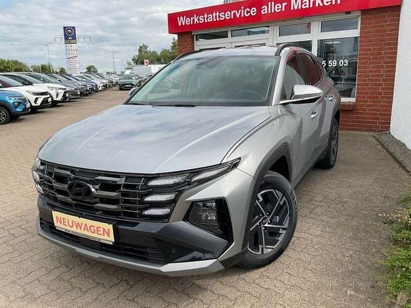 Silber Neu 2025 Hyundai Tucson Essential SUV | 31.995 € (Superpreis) - Bild 1/4